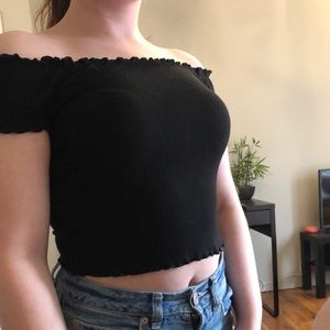 Garage «Off the shoulder» black top